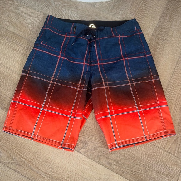Men’s Size 32 Quiksilver Swim Trunks - Picture 1 of 6